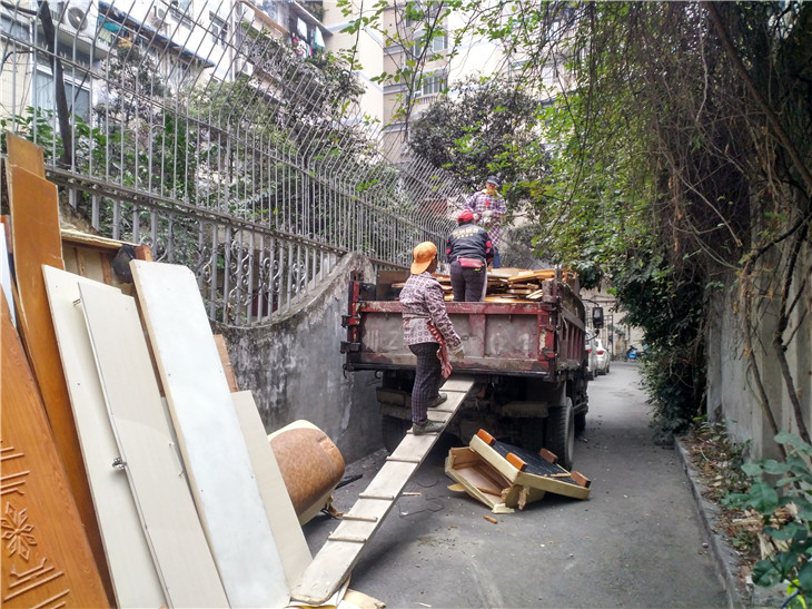 成都東安北左街37號院二手房拆除清運(yùn)