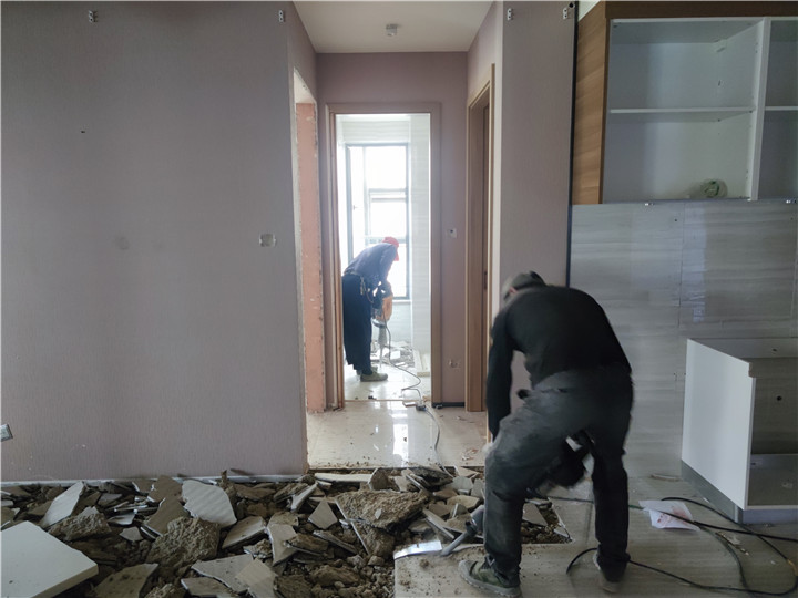 恒大曹家巷拆除清運4月施工記錄成都戰(zhàn)狼拆除