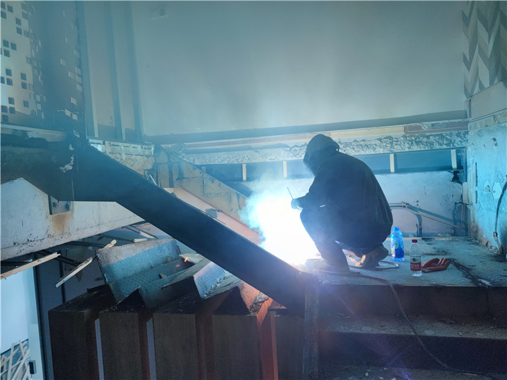 成都專業寫字樓辦公室拆除清運戰狼拆除中海國際E座施工案例