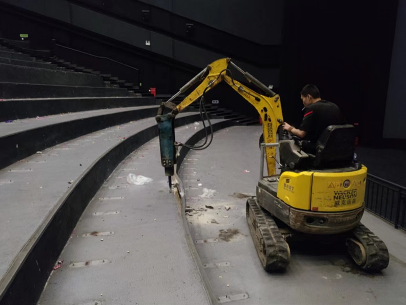 成都電影院拆除|巨幕廳室內(nèi)打拆清運-專業(yè)拆除施工隊伍